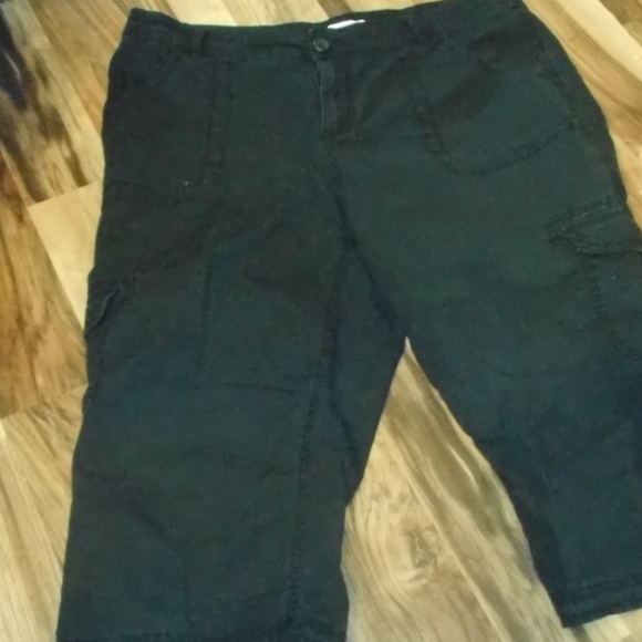ST JOHNS BAY BLACK CARGO CAPRI PANTS - Picture 3 of 5